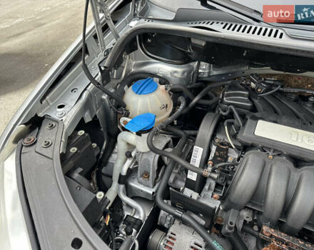 Серый Фольксваген Туран, объемом двигателя 1.6 л и пробегом 215 тыс. км за 6800 $, фото 49 на Automoto.ua