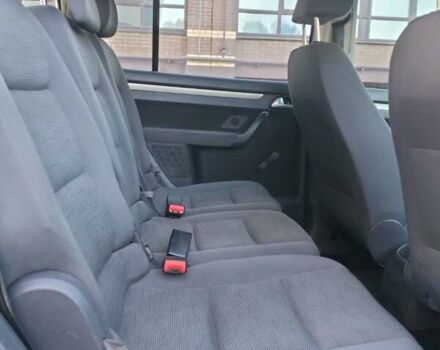 Серый Фольксваген Туран, объемом двигателя 1.6 л и пробегом 227 тыс. км за 7200 $, фото 11 на Automoto.ua