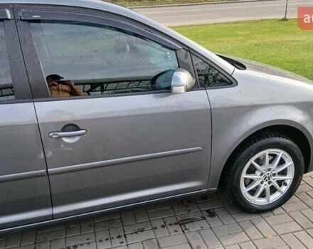 Серый Фольксваген Туран, объемом двигателя 1.4 л и пробегом 278 тыс. км за 6000 $, фото 4 на Automoto.ua