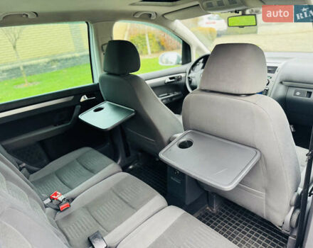 Серый Фольксваген Туран, объемом двигателя 2 л и пробегом 245 тыс. км за 7300 $, фото 25 на Automoto.ua