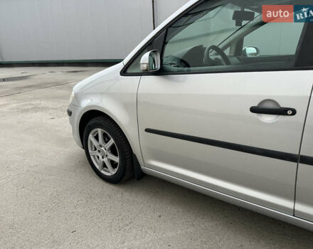 Серый Фольксваген Туран, объемом двигателя 1.6 л и пробегом 215 тыс. км за 6800 $, фото 5 на Automoto.ua