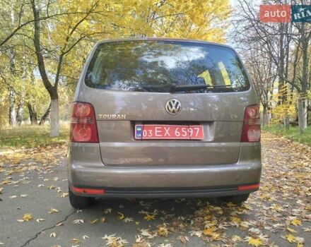 Серый Фольксваген Туран, объемом двигателя 1.6 л и пробегом 227 тыс. км за 7200 $, фото 4 на Automoto.ua