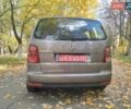 Серый Фольксваген Туран, объемом двигателя 1.6 л и пробегом 227 тыс. км за 7200 $, фото 4 на Automoto.ua