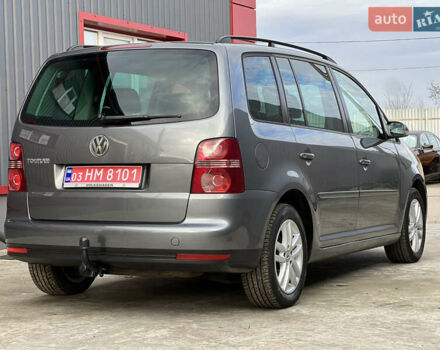 Серый Фольксваген Туран, объемом двигателя 1.6 л и пробегом 217 тыс. км за 8200 $, фото 5 на Automoto.ua