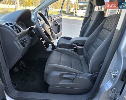 Серый Фольксваген Туран, объемом двигателя 1.6 л и пробегом 225 тыс. км за 6700 $, фото 24 на Automoto.ua