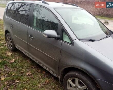 Серый Фольксваген Туран, объемом двигателя 2 л и пробегом 252 тыс. км за 6800 $, фото 3 на Automoto.ua