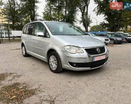 Серый Фольксваген Туран, объемом двигателя 1.6 л и пробегом 262 тыс. км за 6700 $, фото 2 на Automoto.ua