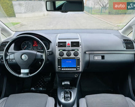 Серый Фольксваген Туран, объемом двигателя 2 л и пробегом 245 тыс. км за 7300 $, фото 26 на Automoto.ua
