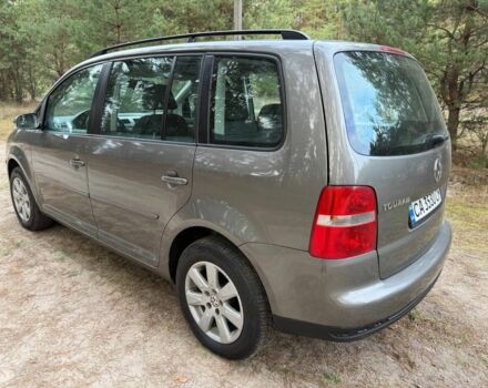 Серый Фольксваген Туран, объемом двигателя 1.6 л и пробегом 246 тыс. км за 5950 $, фото 3 на Automoto.ua