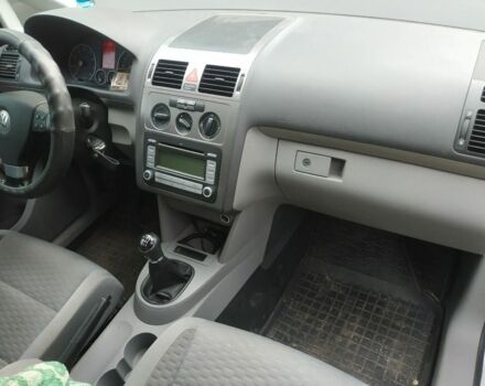 Серый Фольксваген Туран, объемом двигателя 1.4 л и пробегом 216 тыс. км за 6600 $, фото 9 на Automoto.ua