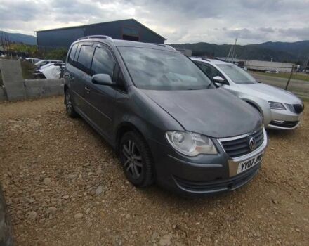 Серый Фольксваген Туран, объемом двигателя 1.9 л и пробегом 250 тыс. км за 3400 $, фото 1 на Automoto.ua