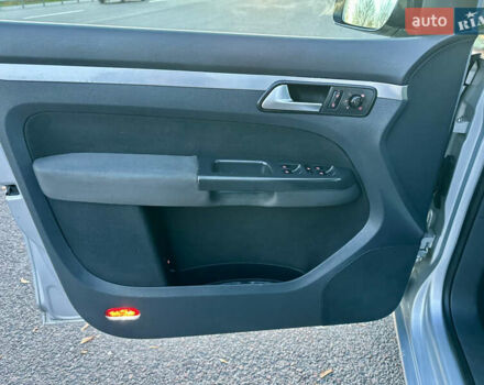 Сірий Фольксваген Туран, об'ємом двигуна 1.4 л та пробігом 248 тис. км за 7500 $, фото 17 на Automoto.ua