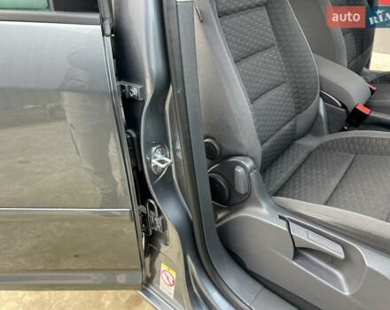 Серый Фольксваген Туран, объемом двигателя 1.6 л и пробегом 217 тыс. км за 8200 $, фото 67 на Automoto.ua