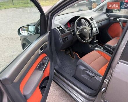 Серый Фольксваген Туран, объемом двигателя 1.39 л и пробегом 257 тыс. км за 7100 $, фото 12 на Automoto.ua