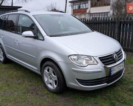 Серый Фольксваген Туран, объемом двигателя 1.39 л и пробегом 211 тыс. км за 5500 $, фото 3 на Automoto.ua