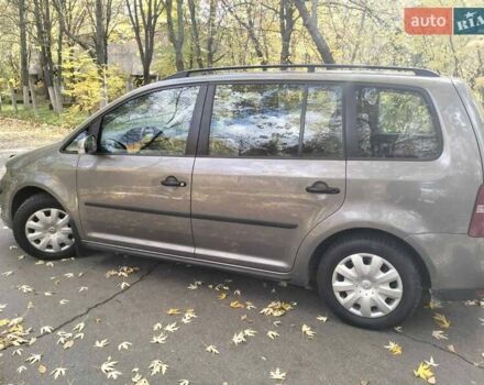 Серый Фольксваген Туран, объемом двигателя 1.6 л и пробегом 227 тыс. км за 7200 $, фото 6 на Automoto.ua