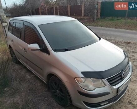 Серый Фольксваген Туран, объемом двигателя 1.39 л и пробегом 219 тыс. км за 4999 $, фото 1 на Automoto.ua