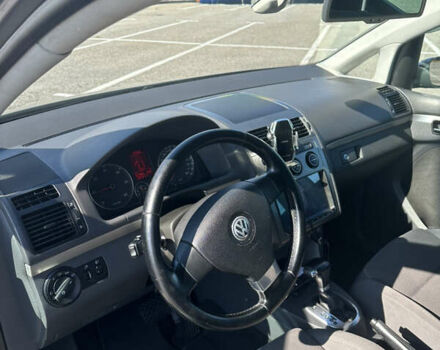 Сірий Фольксваген Туран, об'ємом двигуна 2 л та пробігом 240 тис. км за 7200 $, фото 6 на Automoto.ua