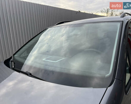 Серый Фольксваген Туран, объемом двигателя 1.6 л и пробегом 217 тыс. км за 8200 $, фото 82 на Automoto.ua