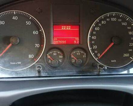 Сірий Фольксваген Туран, об'ємом двигуна 1.39 л та пробігом 300 тис. км за 6000 $, фото 2 на Automoto.ua