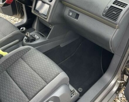 Серый Фольксваген Туран, объемом двигателя 1.6 л и пробегом 180 тыс. км за 2500 $, фото 5 на Automoto.ua