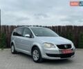 Серый Фольксваген Туран, объемом двигателя 1.6 л и пробегом 225 тыс. км за 7199 $, фото 1 на Automoto.ua