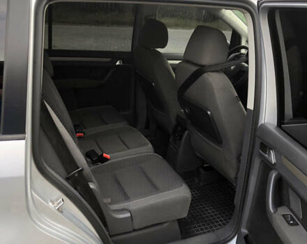 Сірий Фольксваген Туран, об'ємом двигуна 1.98 л та пробігом 360 тис. км за 5850 $, фото 2 на Automoto.ua