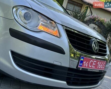 Сірий Фольксваген Туран, об'ємом двигуна 1.6 л та пробігом 230 тис. км за 6750 $, фото 48 на Automoto.ua