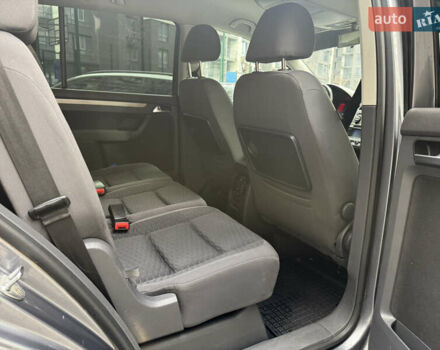 Серый Фольксваген Туран, объемом двигателя 1.9 л и пробегом 282 тыс. км за 6900 $, фото 15 на Automoto.ua