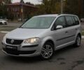 Серый Фольксваген Туран, объемом двигателя 1.6 л и пробегом 218 тыс. км за 8600 $, фото 1 на Automoto.ua