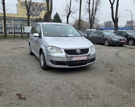 Серый Фольксваген Туран, объемом двигателя 1.6 л и пробегом 262 тыс. км за 6500 $, фото 1 на Automoto.ua