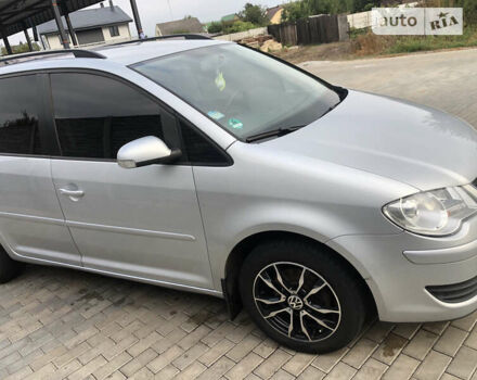 Сірий Фольксваген Туран, об'ємом двигуна 1.98 л та пробігом 360 тис. км за 5850 $, фото 1 на Automoto.ua