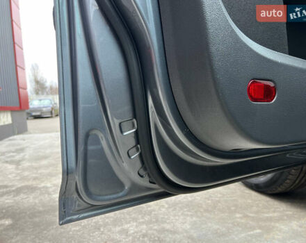 Серый Фольксваген Туран, объемом двигателя 1.6 л и пробегом 217 тыс. км за 8200 $, фото 76 на Automoto.ua