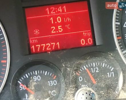 Серый Фольксваген Туран, объемом двигателя 1.39 л и пробегом 177 тыс. км за 7400 $, фото 12 на Automoto.ua