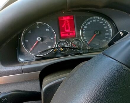 Серый Фольксваген Туран, объемом двигателя 2 л и пробегом 520 тыс. км за 3500 $, фото 6 на Automoto.ua