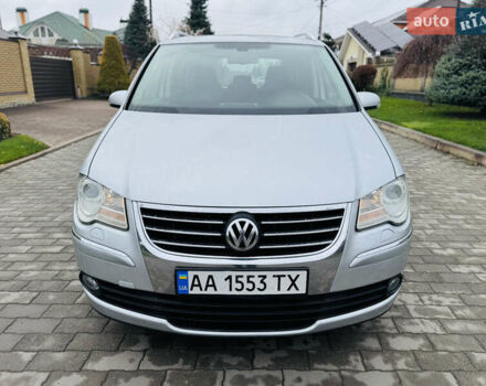Серый Фольксваген Туран, объемом двигателя 2 л и пробегом 245 тыс. км за 7300 $, фото 1 на Automoto.ua