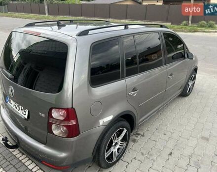 Серый Фольксваген Туран, объемом двигателя 1.4 л и пробегом 278 тыс. км за 5300 $, фото 2 на Automoto.ua