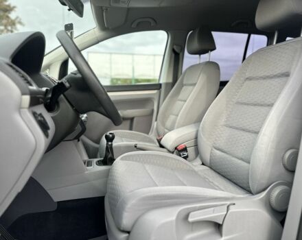 Серый Фольксваген Туран, объемом двигателя 1.6 л и пробегом 228 тыс. км за 8000 $, фото 6 на Automoto.ua