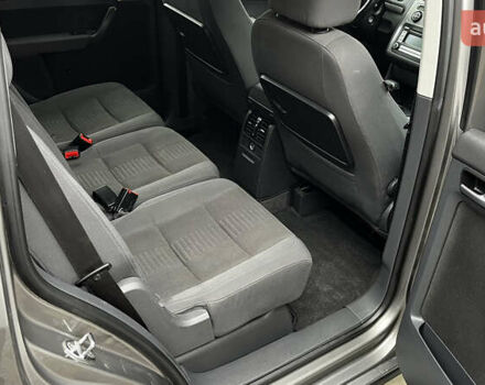 Сірий Фольксваген Туран, об'ємом двигуна 1.97 л та пробігом 302 тис. км за 8000 $, фото 13 на Automoto.ua