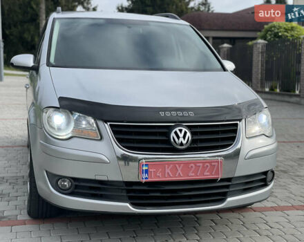 Серый Фольксваген Туран, объемом двигателя 1.9 л и пробегом 263 тыс. км за 7400 $, фото 5 на Automoto.ua