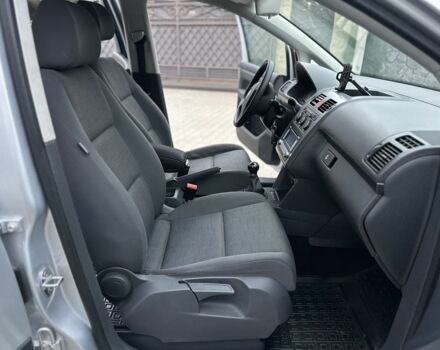 Серый Фольксваген Туран, объемом двигателя 1.6 л и пробегом 215 тыс. км за 6500 $, фото 12 на Automoto.ua