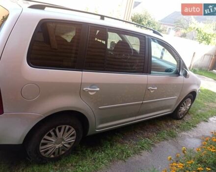 Сірий Фольксваген Туран, об'ємом двигуна 1.6 л та пробігом 285 тис. км за 6000 $, фото 1 на Automoto.ua