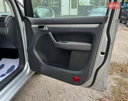 Серый Фольксваген Туран, объемом двигателя 1.6 л и пробегом 262 тыс. км за 6700 $, фото 18 на Automoto.ua