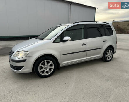 Серый Фольксваген Туран, объемом двигателя 1.6 л и пробегом 215 тыс. км за 6800 $, фото 3 на Automoto.ua