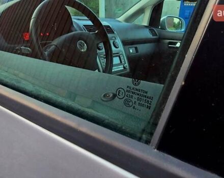 Сірий Фольксваген Туран, об'ємом двигуна 1.6 л та пробігом 225 тис. км за 7777 $, фото 20 на Automoto.ua