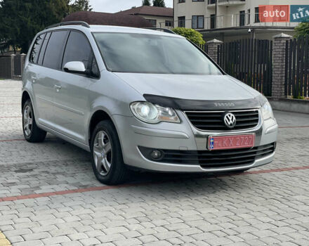Серый Фольксваген Туран, объемом двигателя 1.9 л и пробегом 263 тыс. км за 7400 $, фото 6 на Automoto.ua