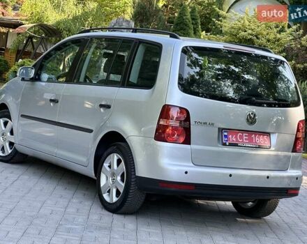 Сірий Фольксваген Туран, об'ємом двигуна 1.6 л та пробігом 230 тис. км за 6750 $, фото 55 на Automoto.ua