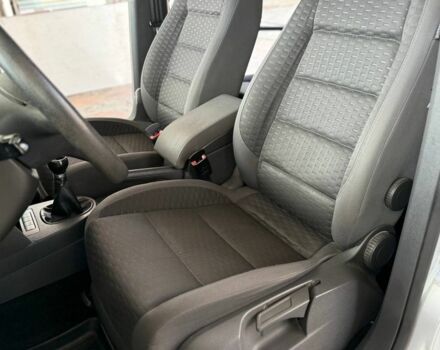 Серый Фольксваген Туран, объемом двигателя 2 л и пробегом 260 тыс. км за 5300 $, фото 6 на Automoto.ua