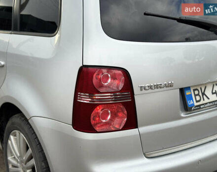 Сірий Фольксваген Туран, об'ємом двигуна 1.97 л та пробігом 370 тис. км за 6200 $, фото 10 на Automoto.ua