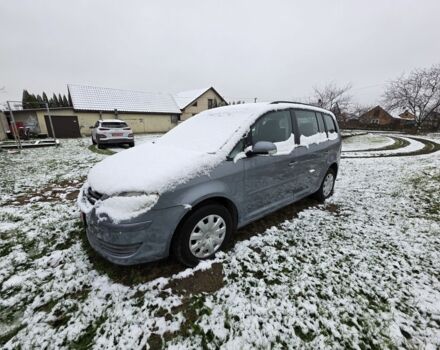 Серый Фольксваген Туран, объемом двигателя 1.4 л и пробегом 240 тыс. км за 5300 $, фото 1 на Automoto.ua